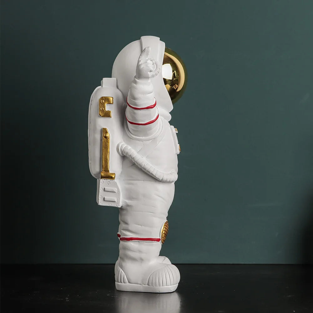 Estatueta de Astronauta na Lua - Estatueta Resina
